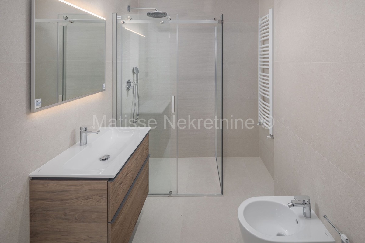 Rovigno - Lussuoso Appartamento su Due Livelli a Soli 150m dal Mare