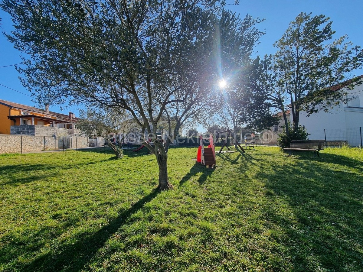 Poreč - Casa in pietra con due appartamenti