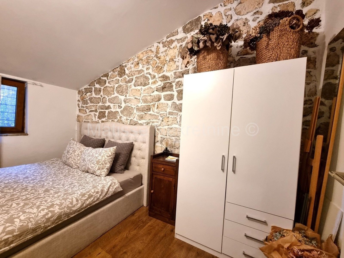 Poreč - Casa in pietra con due appartamenti