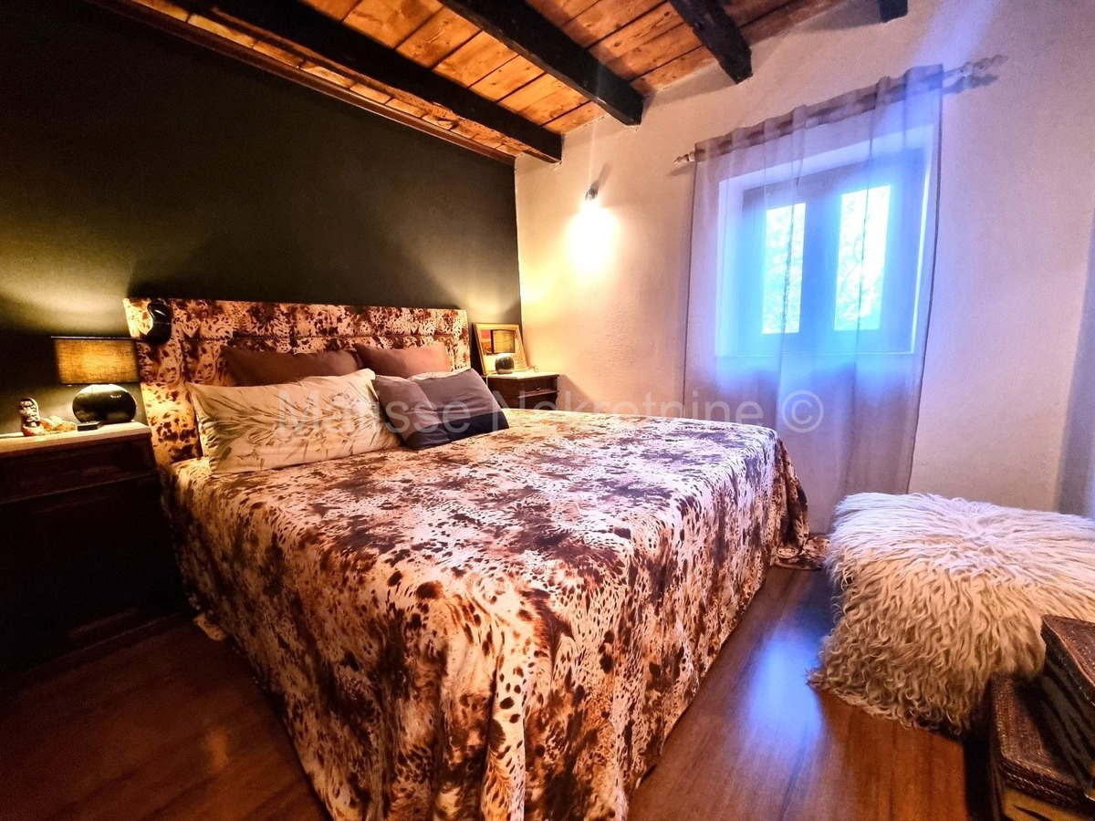 Poreč - Casa in pietra con due appartamenti