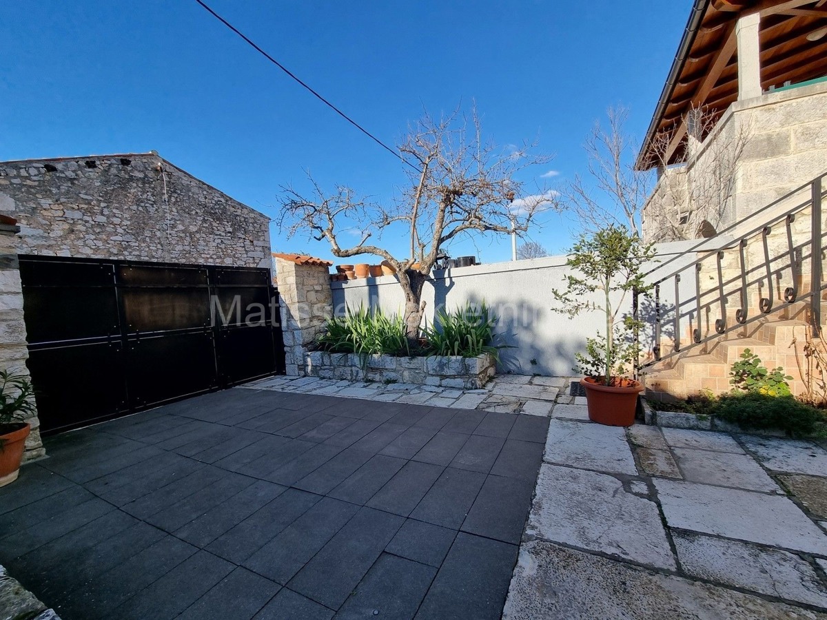 Poreč - Casa in pietra con due appartamenti