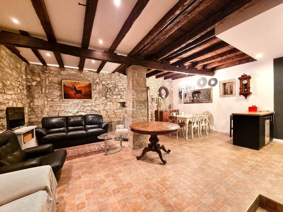 Poreč - Casa in pietra con due appartamenti