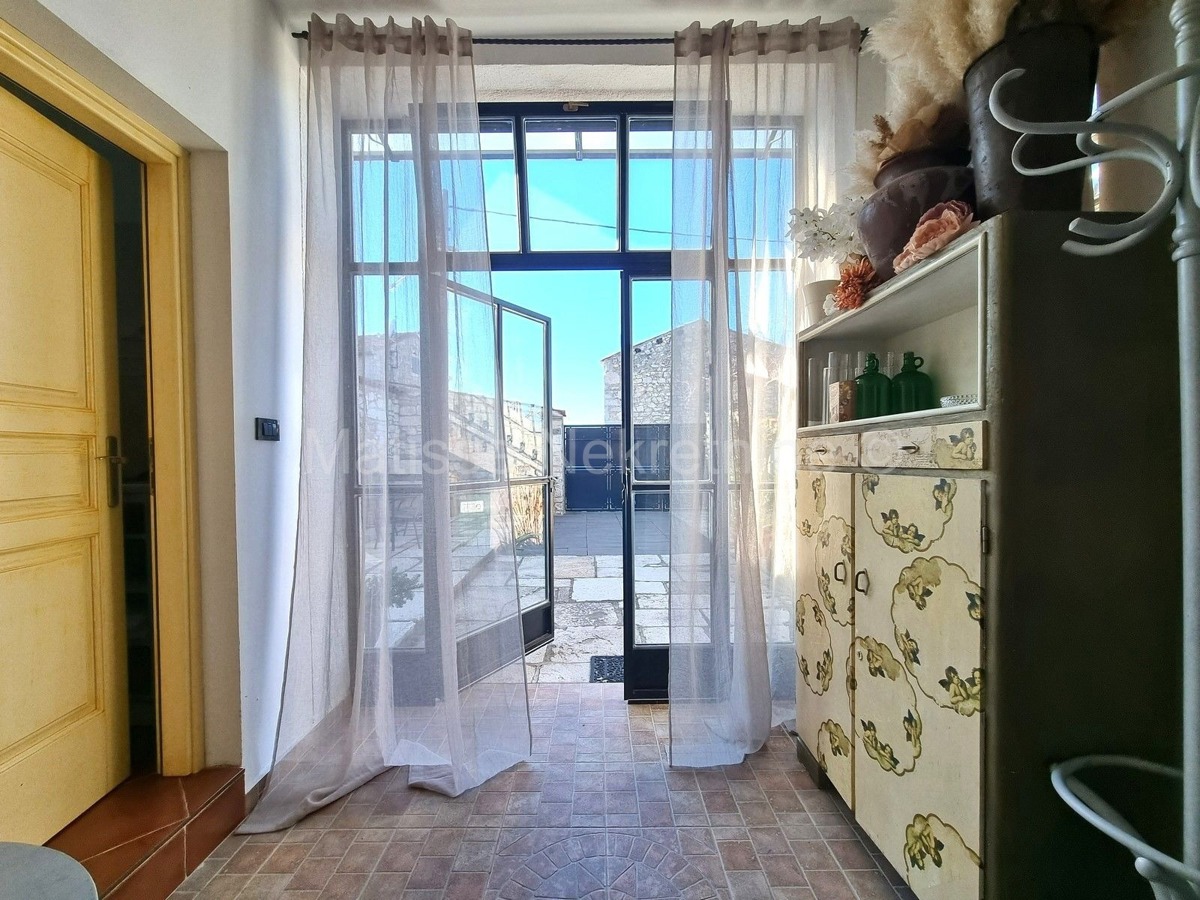 Poreč - Casa in pietra con due appartamenti