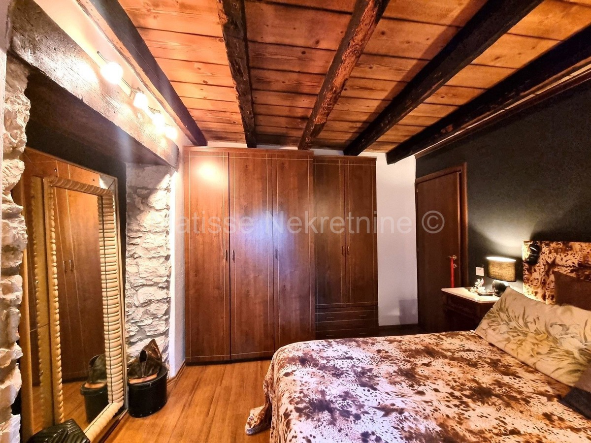 Poreč - Casa in pietra con due appartamenti