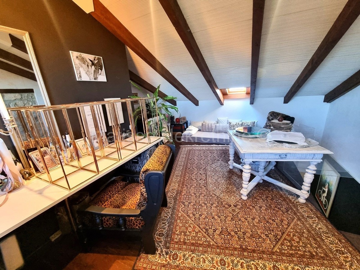 Poreč - Casa in pietra con due appartamenti