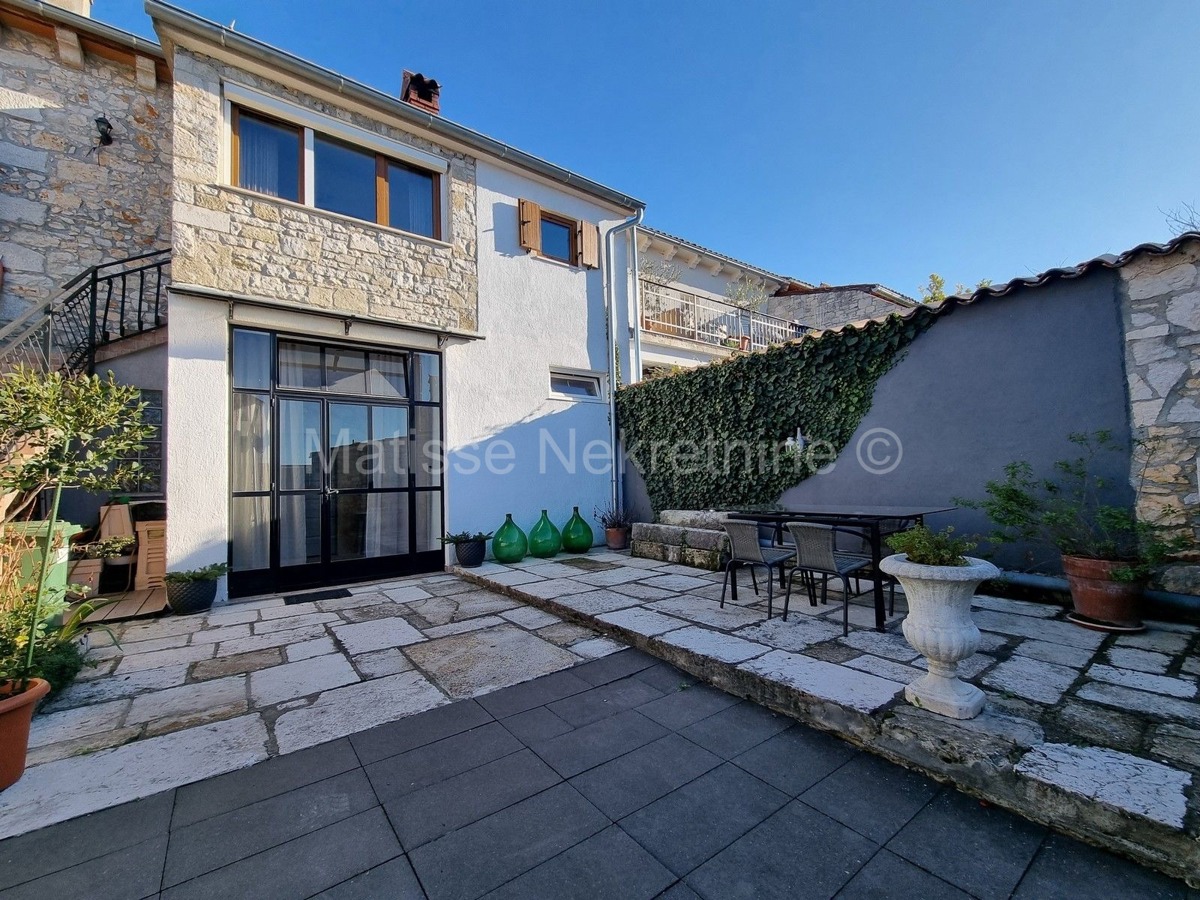 Poreč - Casa in pietra con due appartamenti