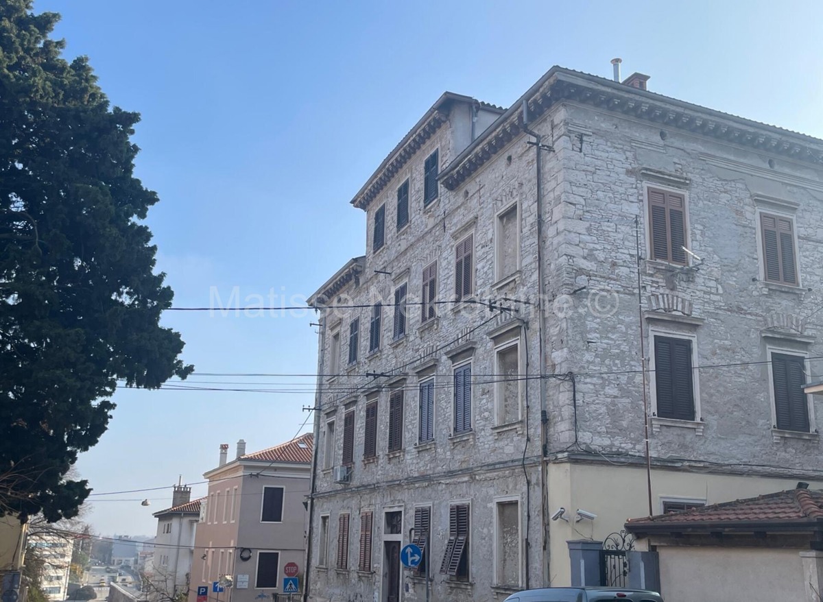 Pola, Centro - Appartamento sottotetto da ristrutturare