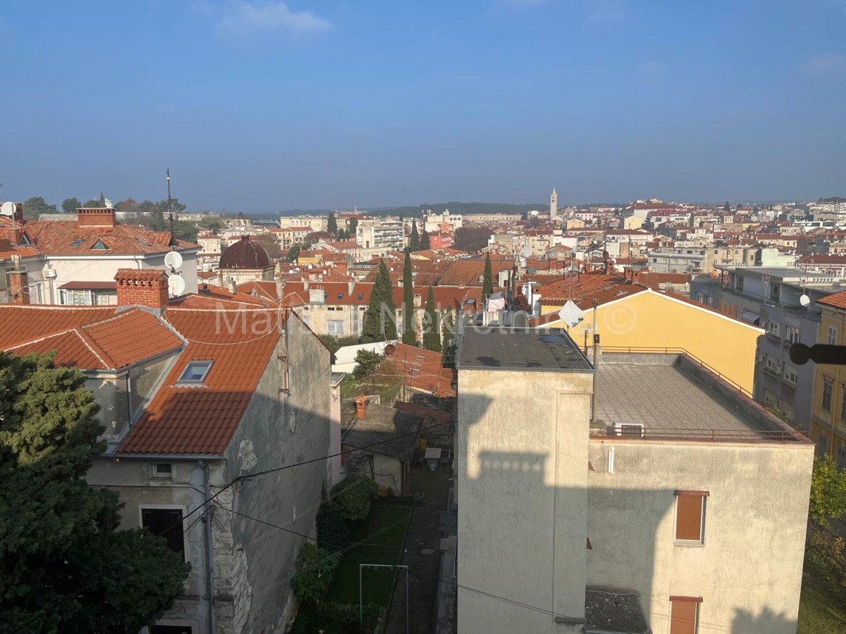 Pola, Centro - Appartamento sottotetto da ristrutturare