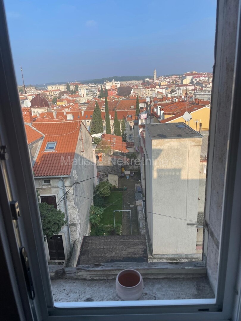 Pola, Centro - Appartamento sottotetto da ristrutturare