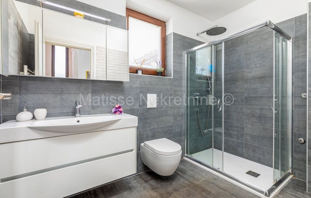 Ližnjan - Casa con Piscina in Posizione Tranquilla