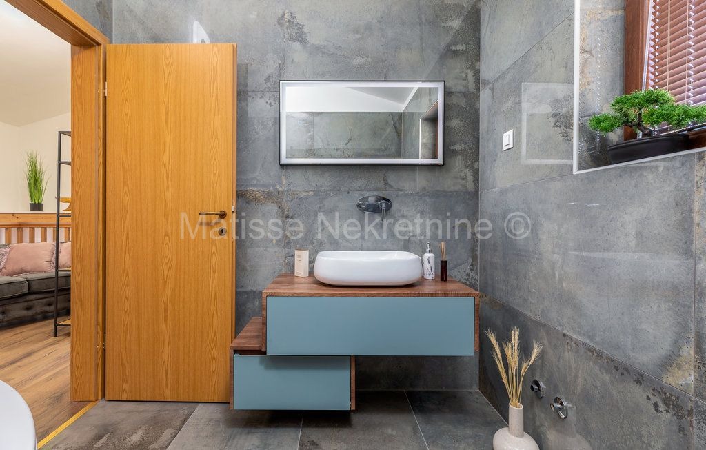 Ližnjan - Casa con Piscina in Posizione Tranquilla