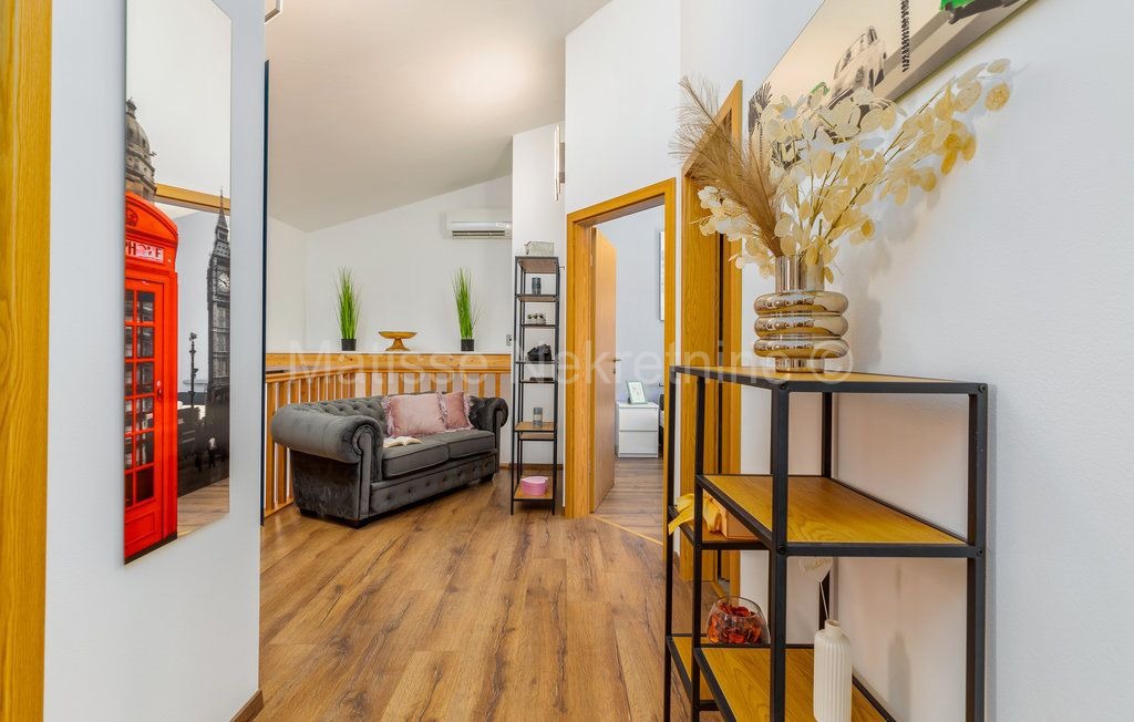 Ližnjan - Casa con Piscina in Posizione Tranquilla