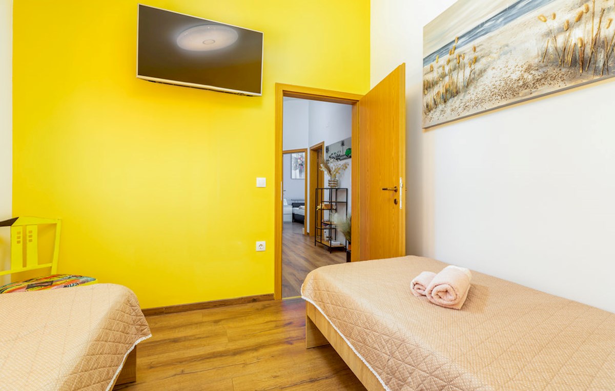 Ližnjan - Casa con Piscina in Posizione Tranquilla