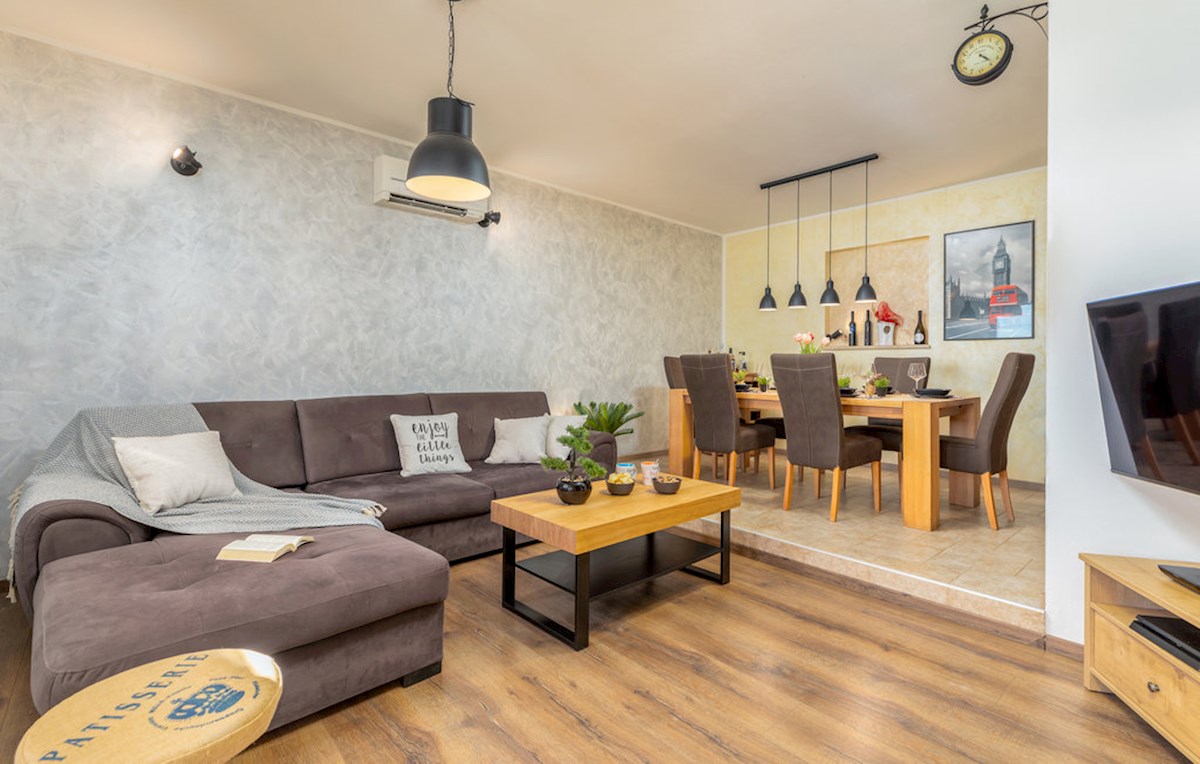 Ližnjan - Casa con Piscina in Posizione Tranquilla