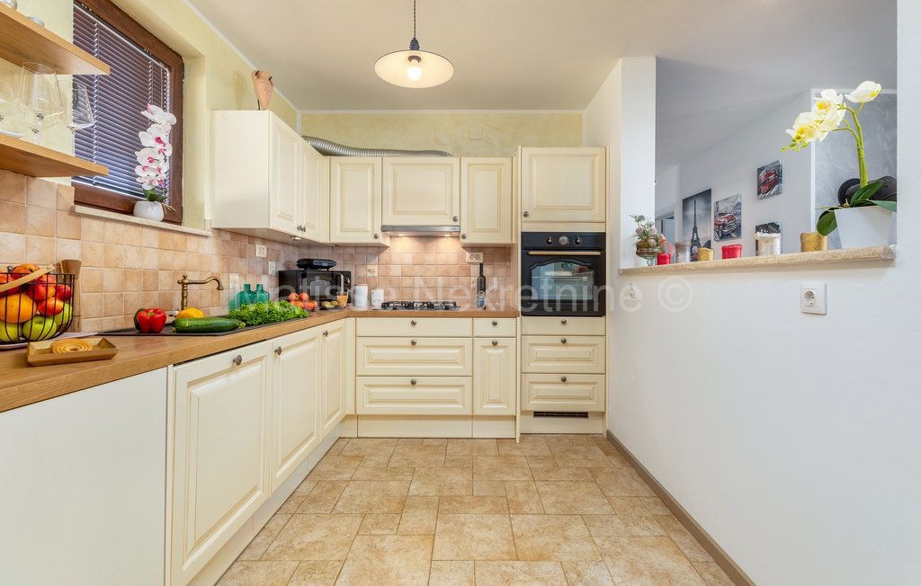 Ližnjan - Casa con Piscina in Posizione Tranquilla