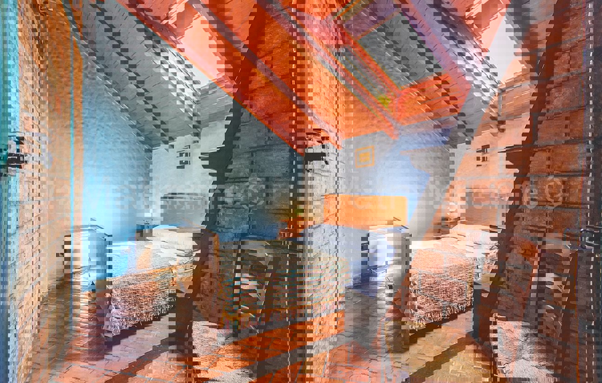 Krnica, Istria - Casa in pietra arredata in stile autentico con cortile