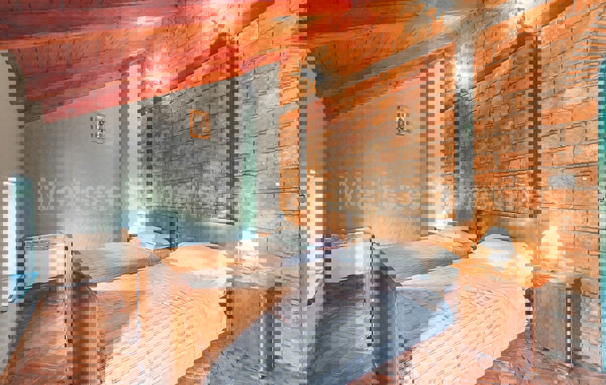 Krnica, Istria - Casa in pietra arredata in stile autentico con cortile