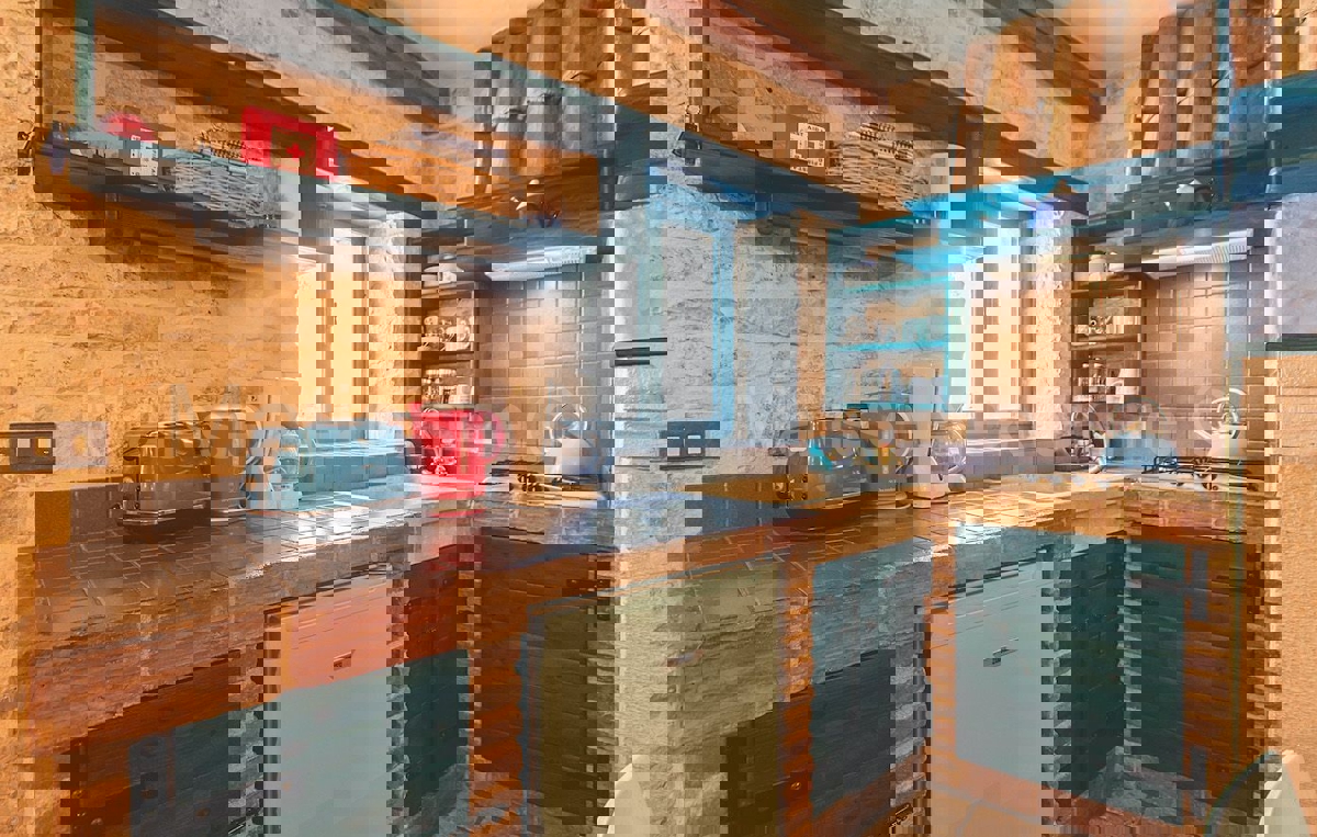 Krnica, Istria - Casa in pietra arredata in stile autentico con cortile