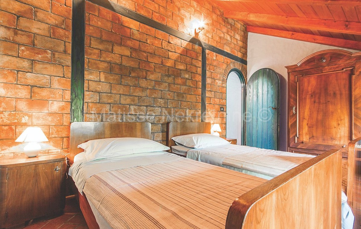 Krnica, Istria - Casa in pietra arredata in stile autentico con cortile