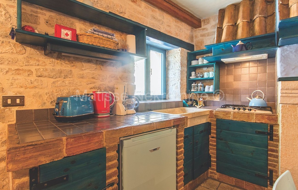 Krnica, Istria - Casa in pietra arredata in stile autentico con cortile