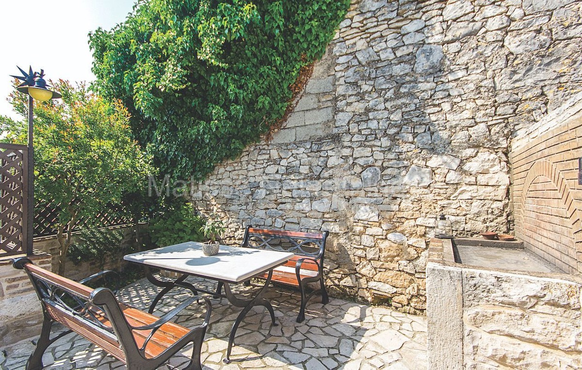 Krnica, Istria - Casa in pietra arredata in stile autentico con cortile