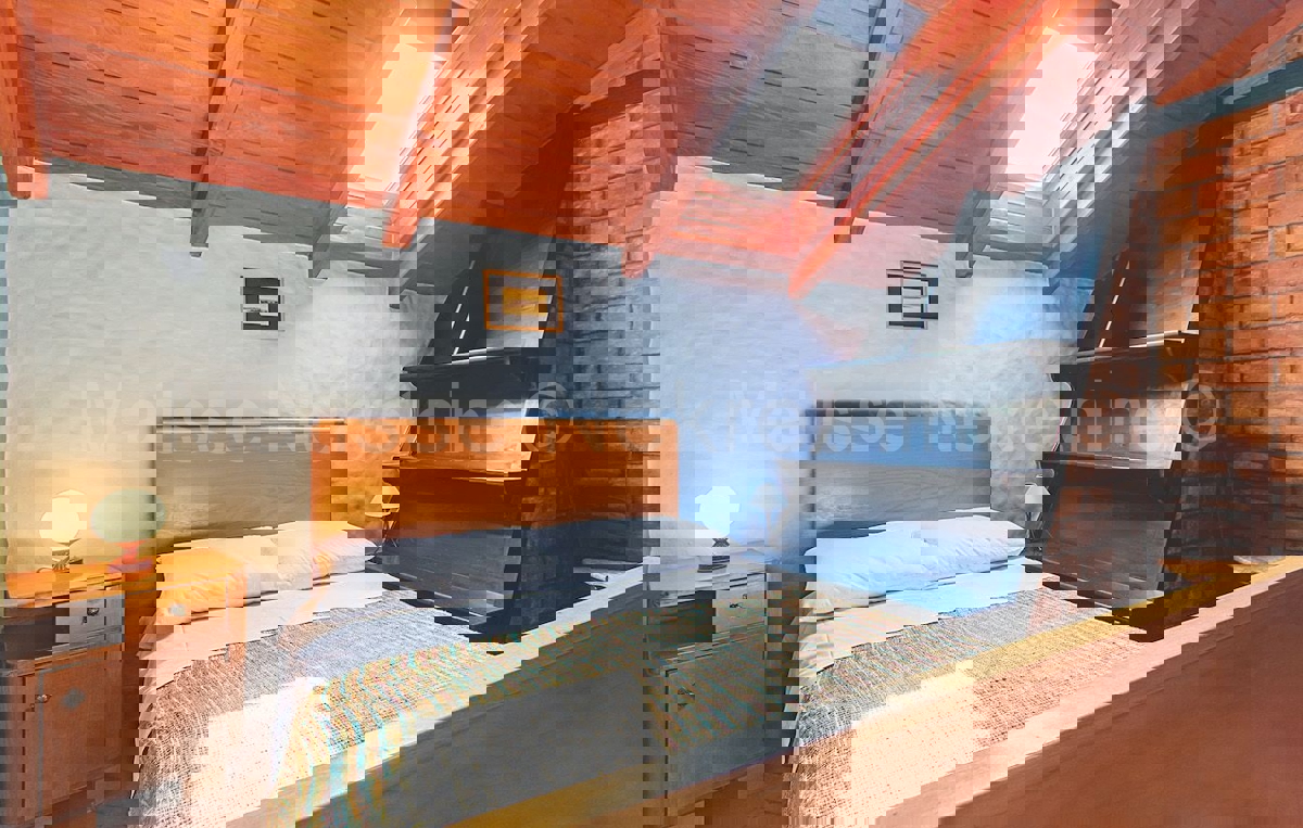 Krnica, Istria - Casa in pietra arredata in stile autentico con cortile