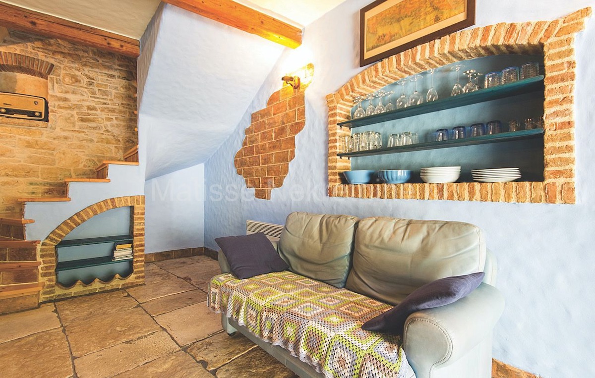 Krnica, Istria - Casa in pietra arredata in stile autentico con cortile