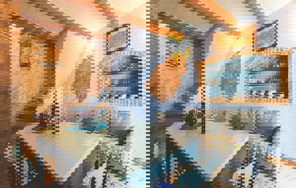 Krnica, Istria - Casa in pietra arredata in stile autentico con cortile