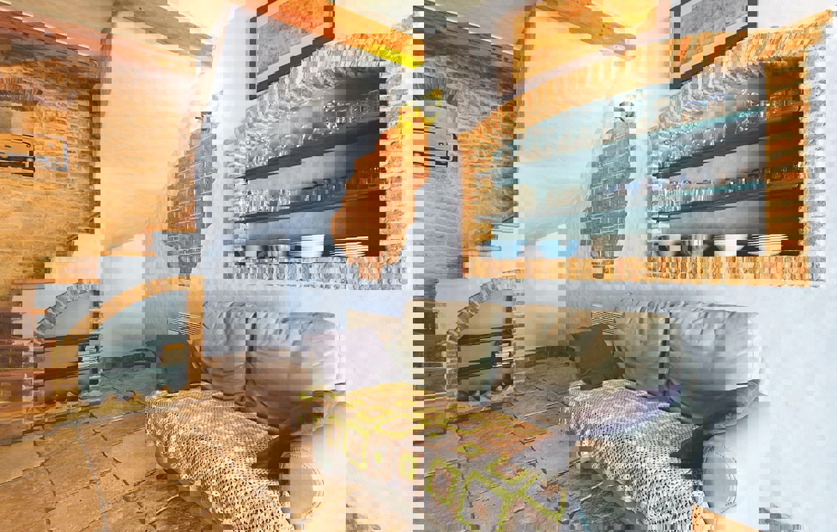 Krnica, Istria - Casa in pietra arredata in stile autentico con cortile