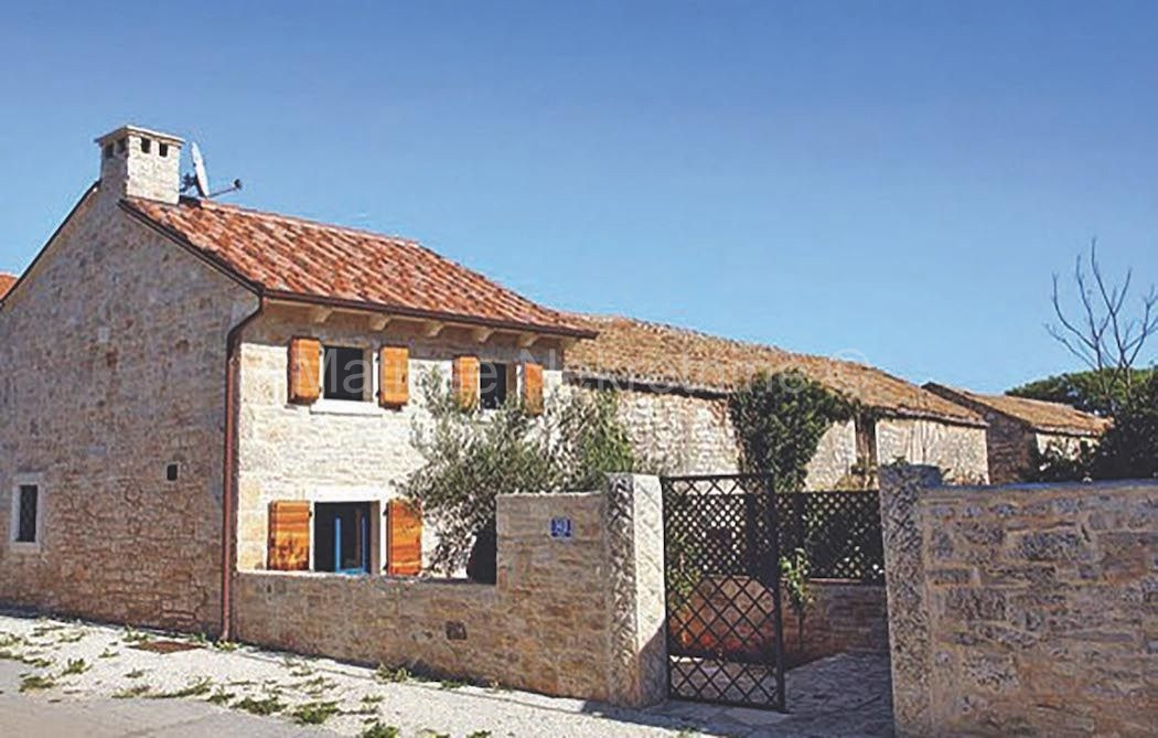 Krnica, Istria - Casa in pietra arredata in stile autentico con cortile
