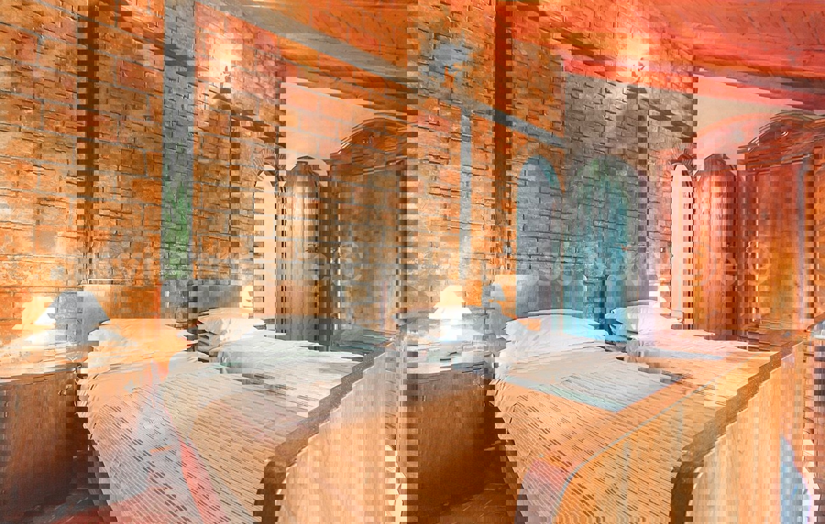 Krnica, Istria - Casa in pietra arredata in stile autentico con cortile