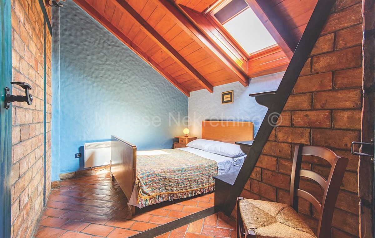 Krnica, Istria - Casa in pietra arredata in stile autentico con cortile