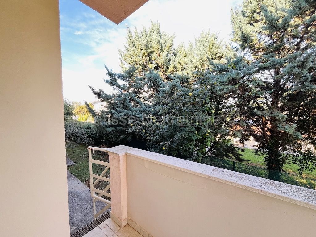 Ližnjan - Bellissimo appartamento con terrazza e giardino, immerso nel verde