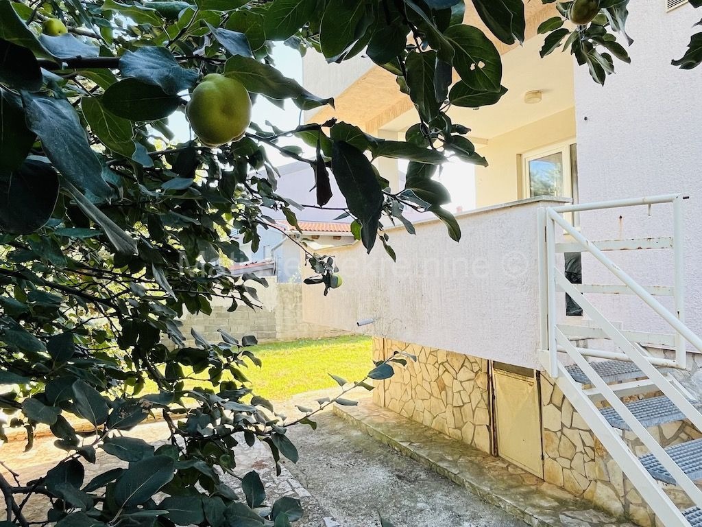 Ližnjan - Bellissimo appartamento con terrazza e giardino, immerso nel verde