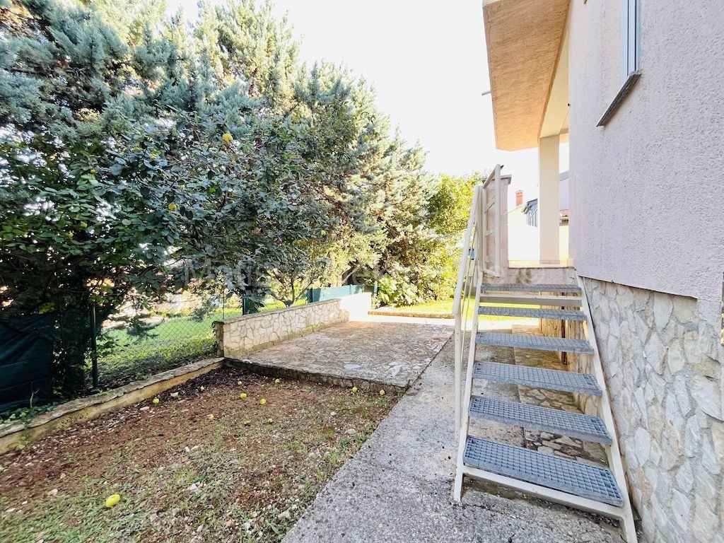 Ližnjan - Bellissimo appartamento con terrazza e giardino, immerso nel verde