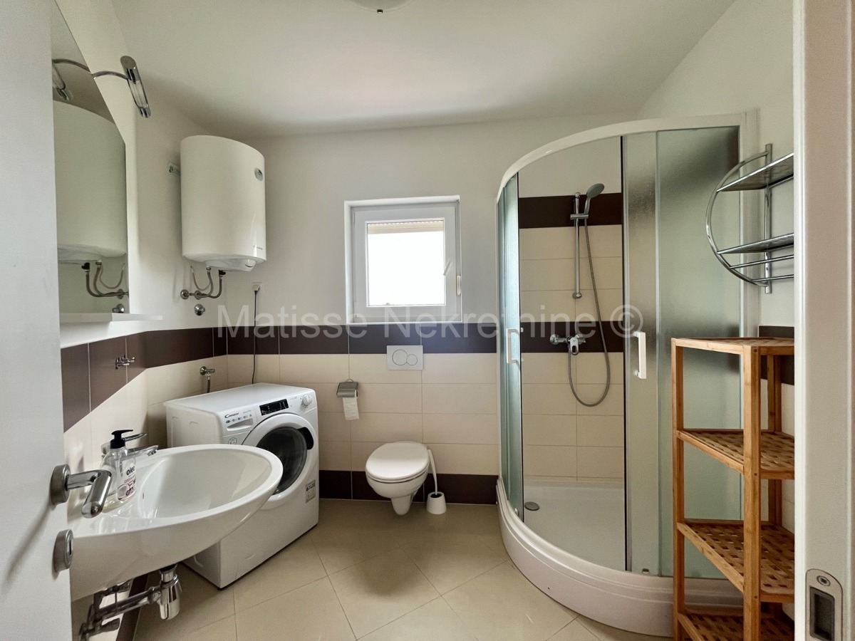 Peroj - Appartamento arredato con spaziosa mansarda