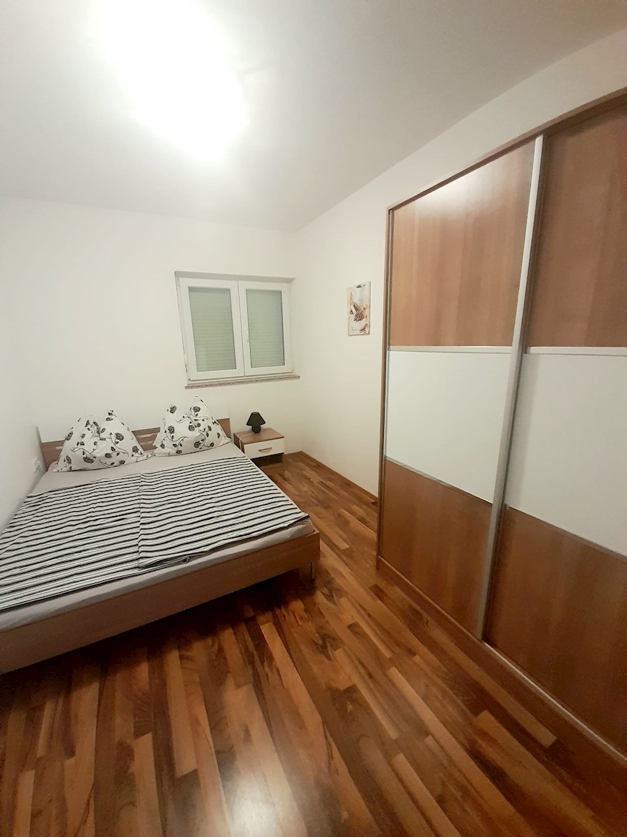 Peroj - Appartamento arredato con spaziosa mansarda