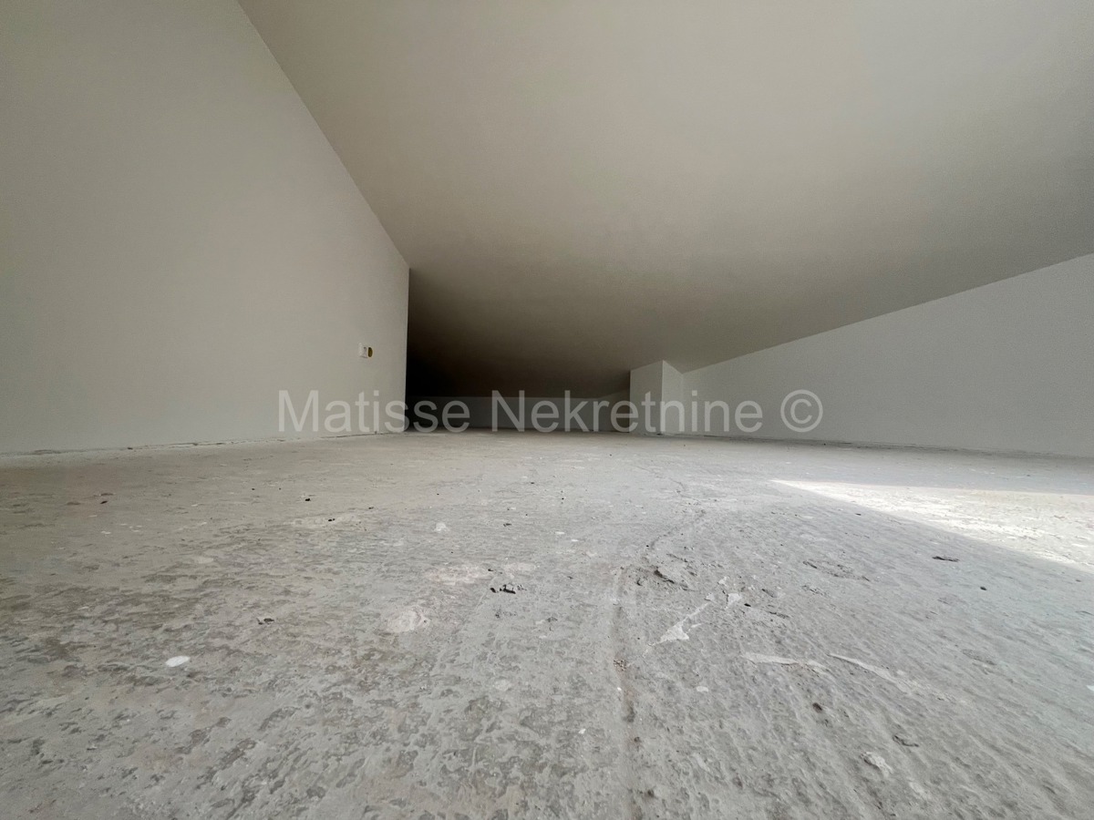 Peroj - Appartamento arredato con spaziosa mansarda