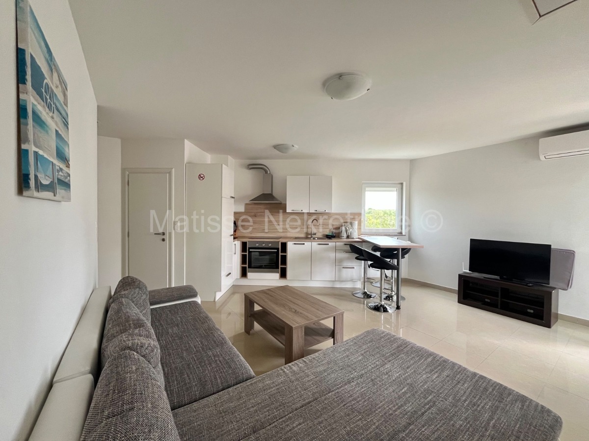 Peroj - Appartamento arredato con spaziosa mansarda