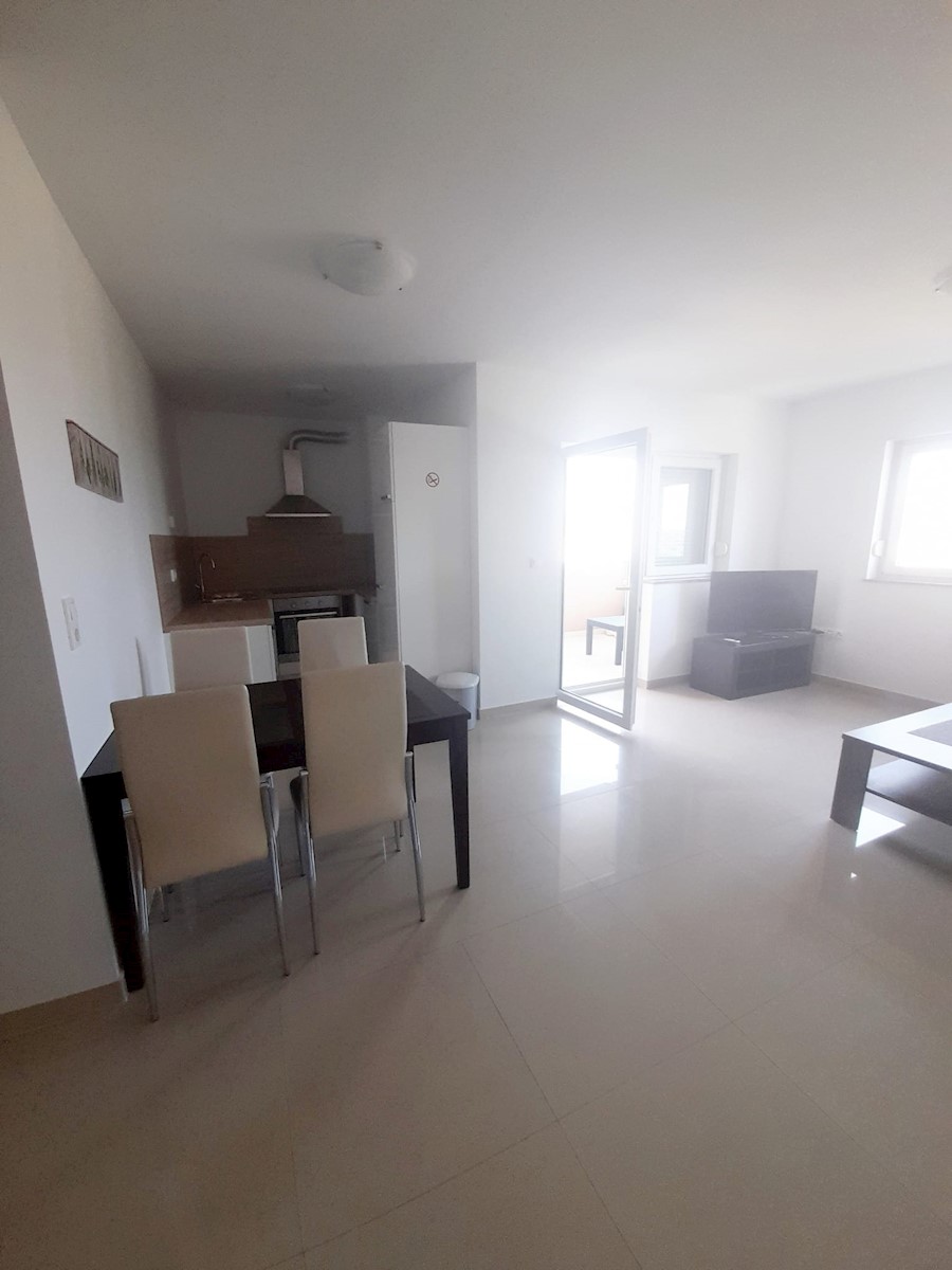 Peroj - Appartamento arredato con spaziosa mansarda