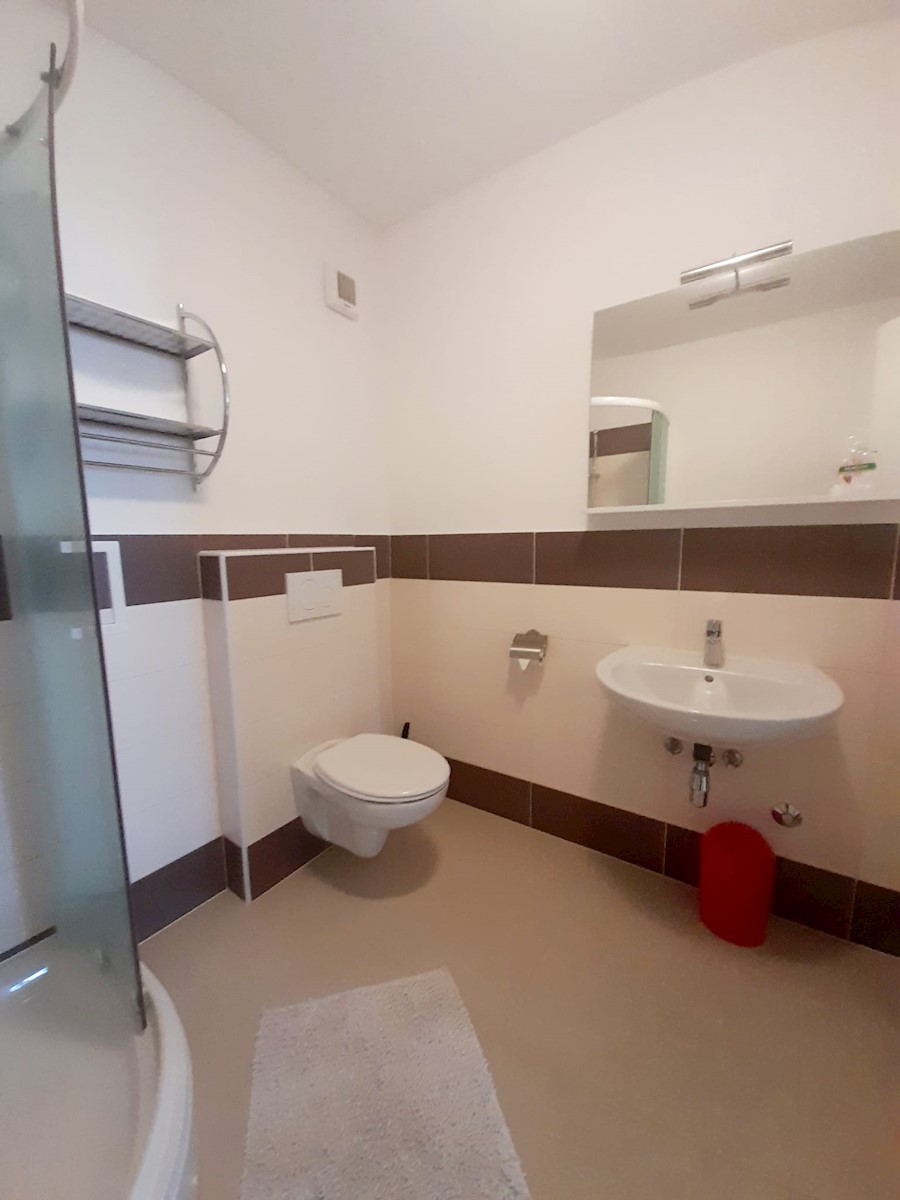 Peroj - Appartamento arredato con spaziosa mansarda