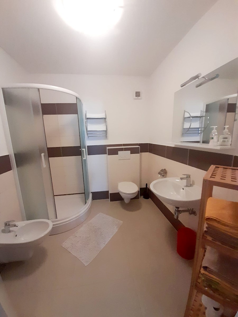 Peroj - Appartamento arredato con spaziosa mansarda