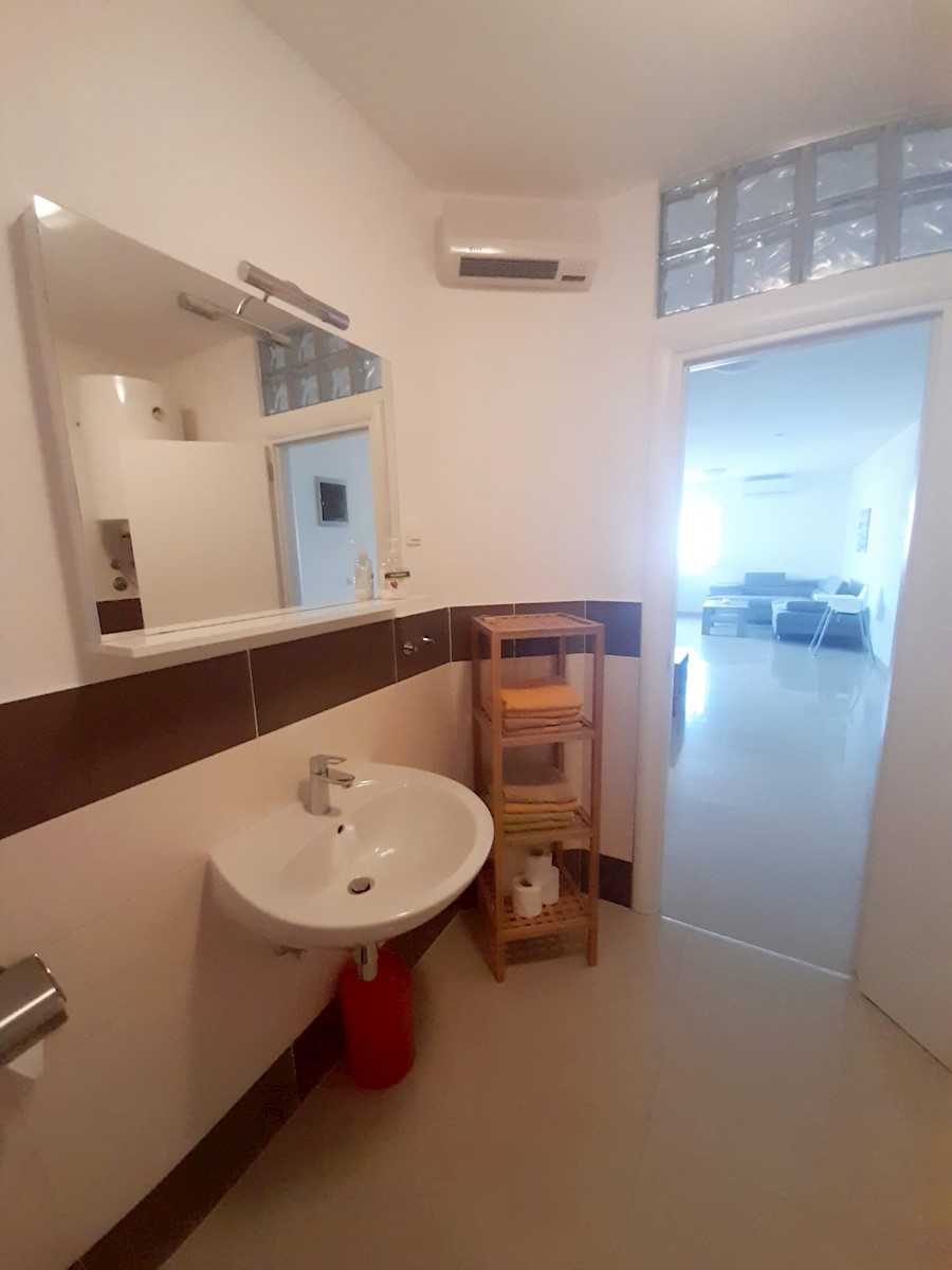 Peroj - Appartamento arredato con spaziosa mansarda