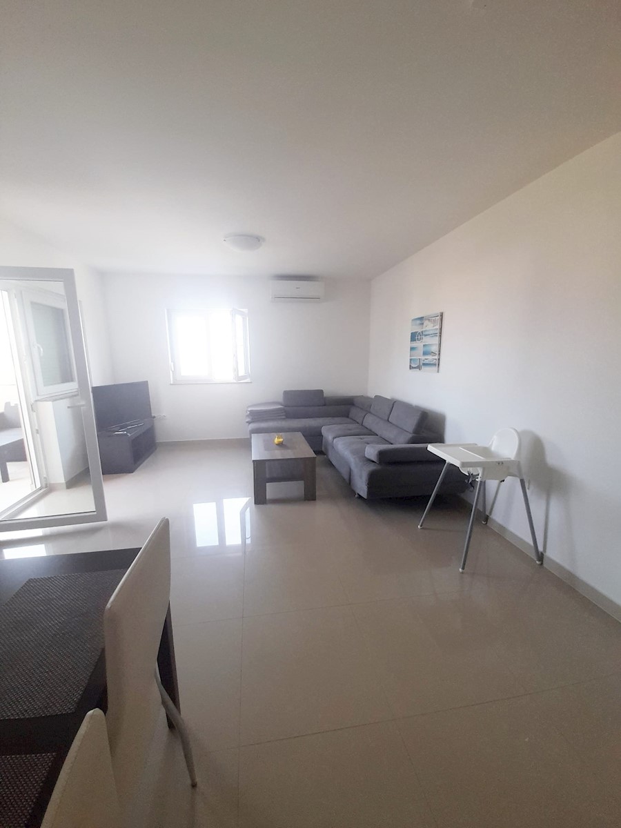 Peroj - Appartamento arredato con spaziosa mansarda