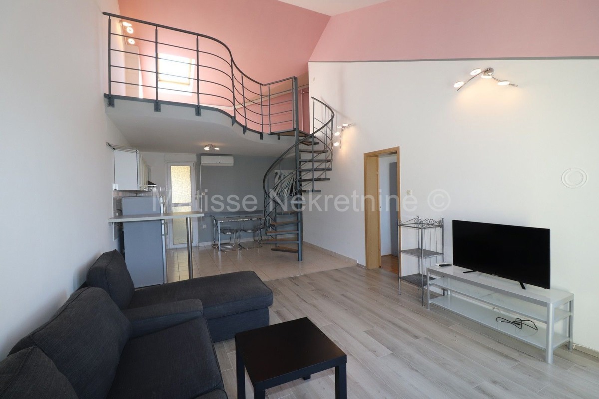 Umag - Appartamento su due livelli a 200m dal mare!