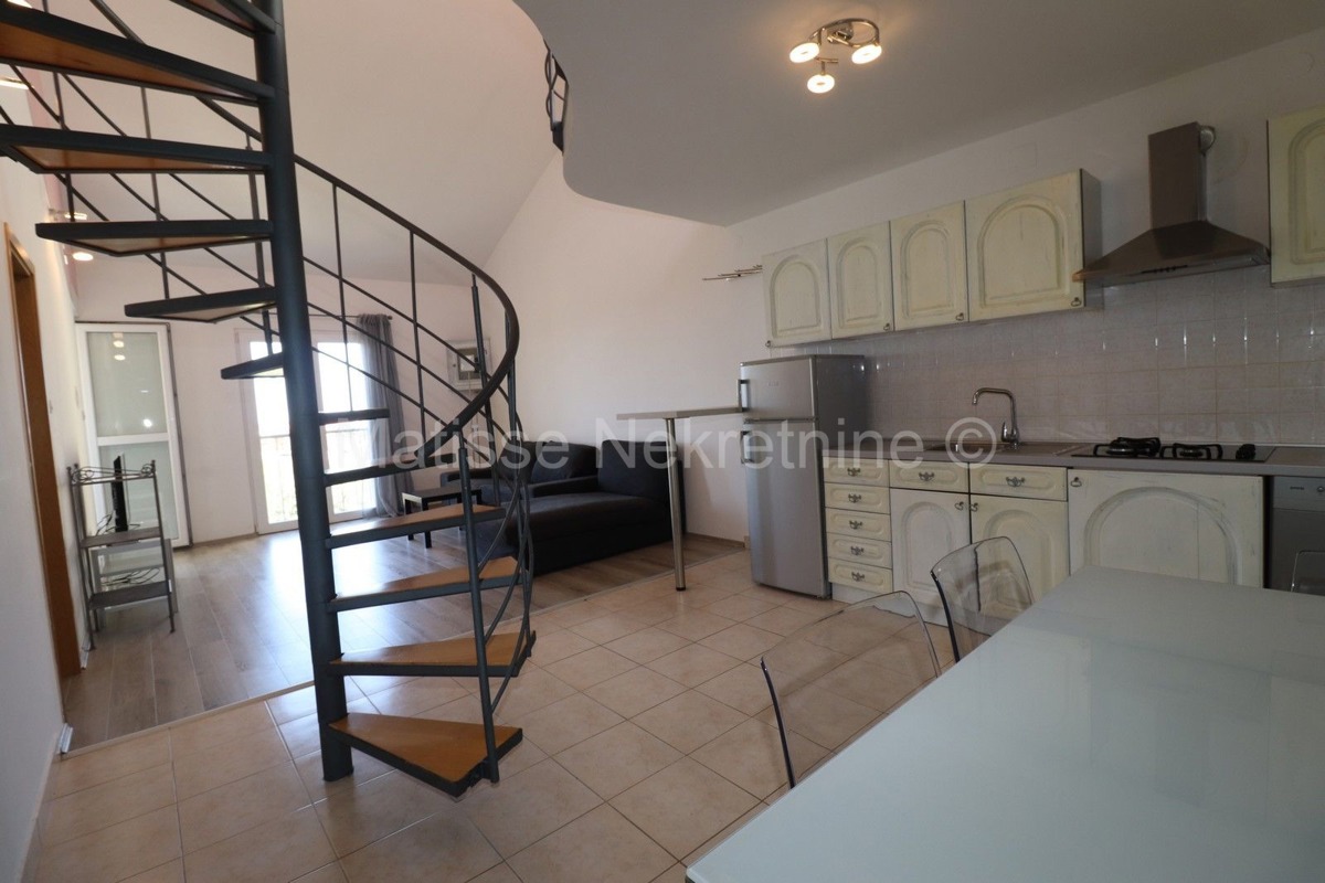 Umag - Appartamento su due livelli a 200m dal mare!