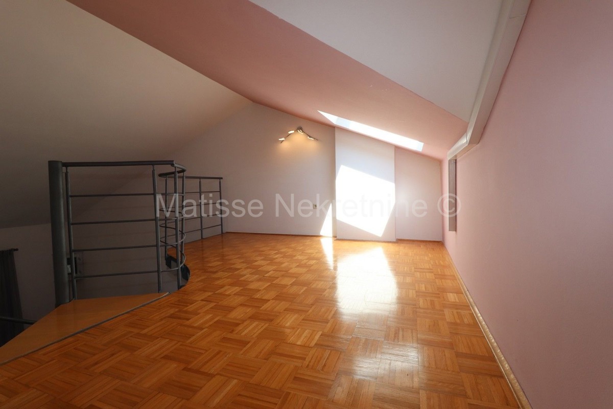 Umag - Appartamento su due livelli a 200m dal mare!