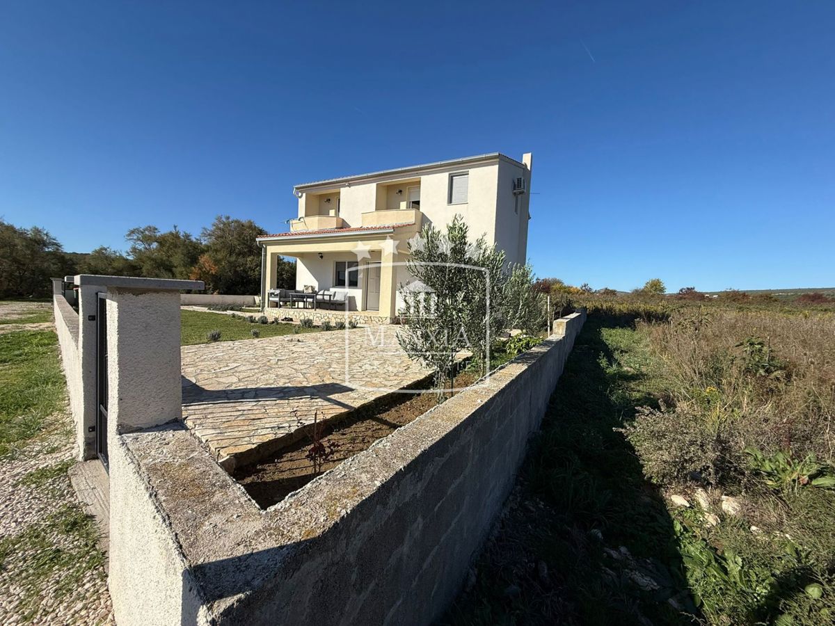 Casa Posedarje, 192m2