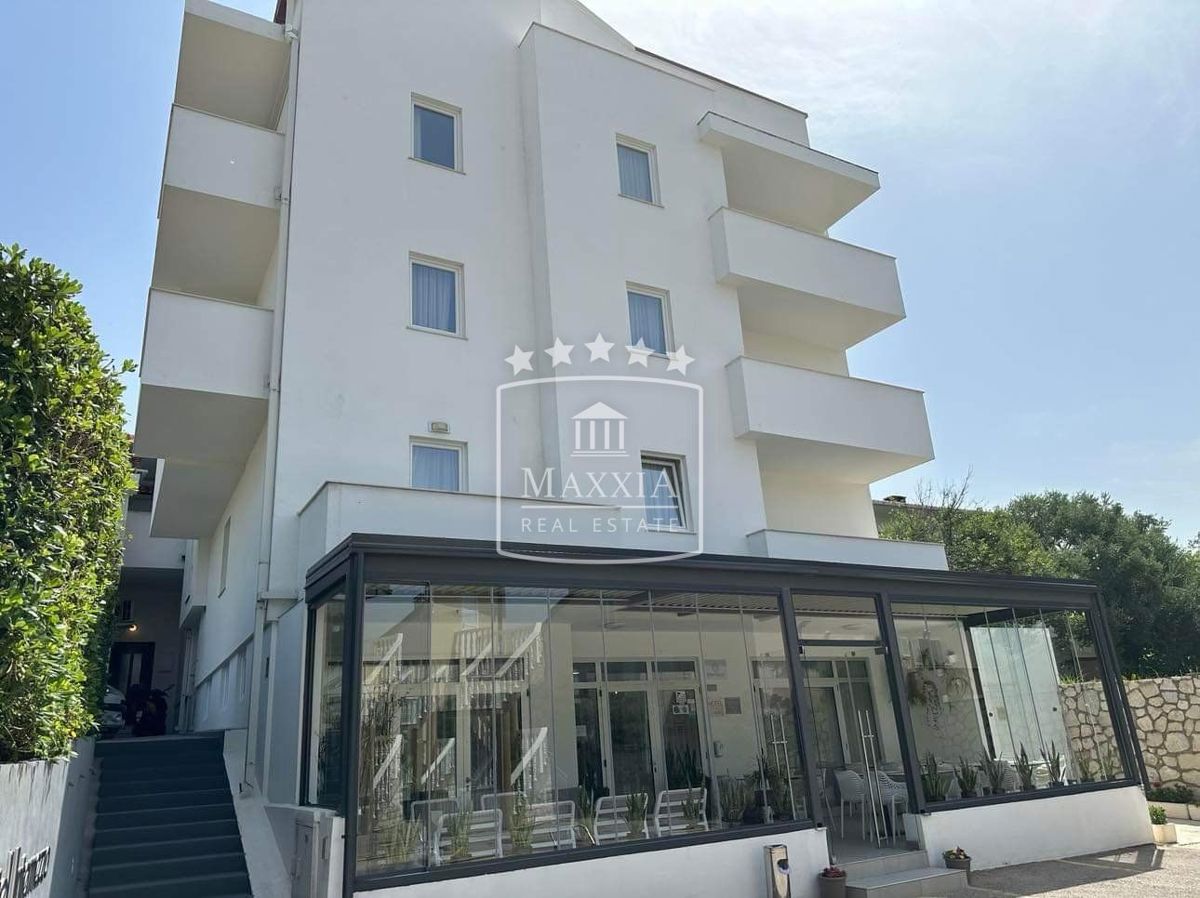 Albergo Pag, 1.200m2