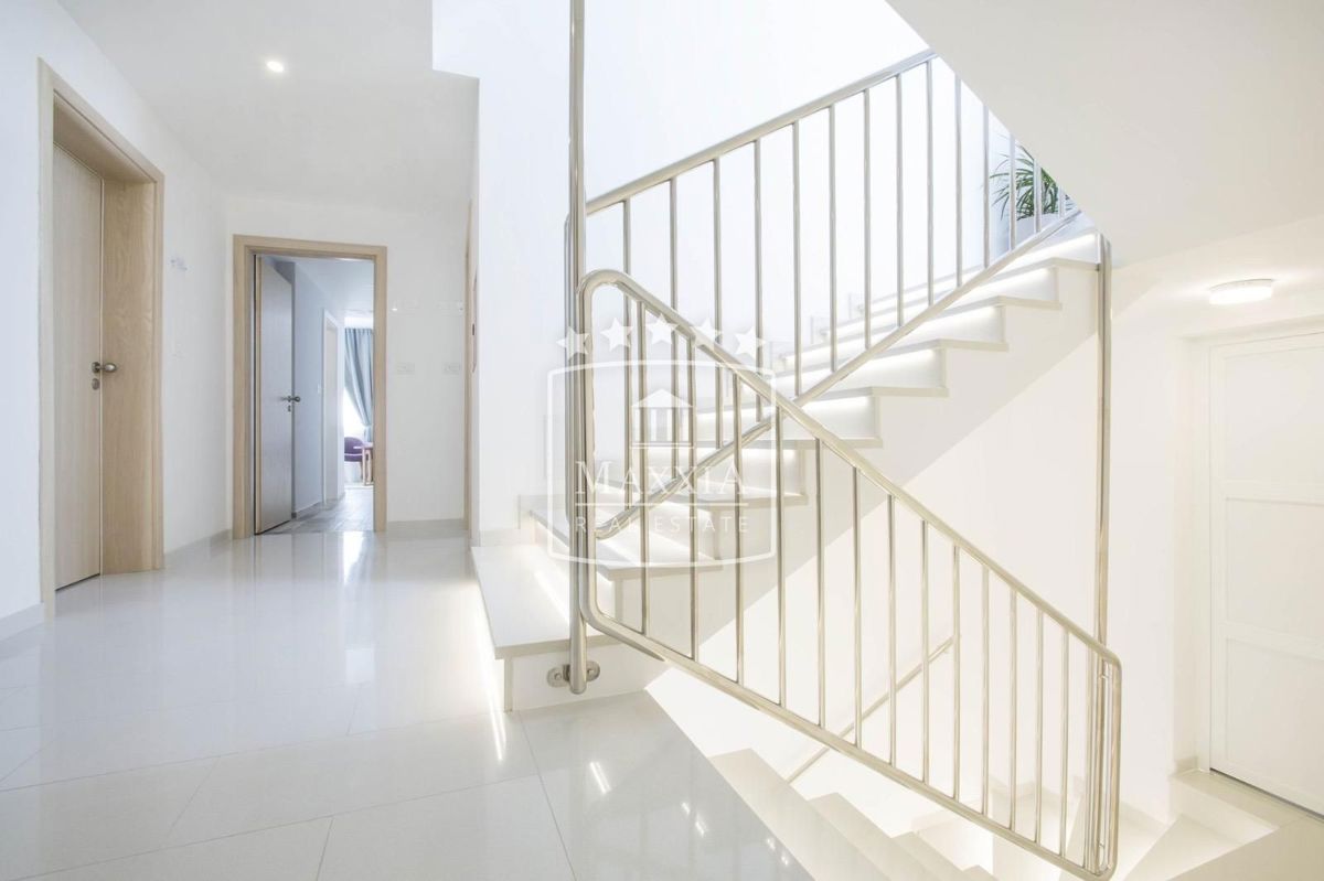 Albergo Pag, 1.200m2